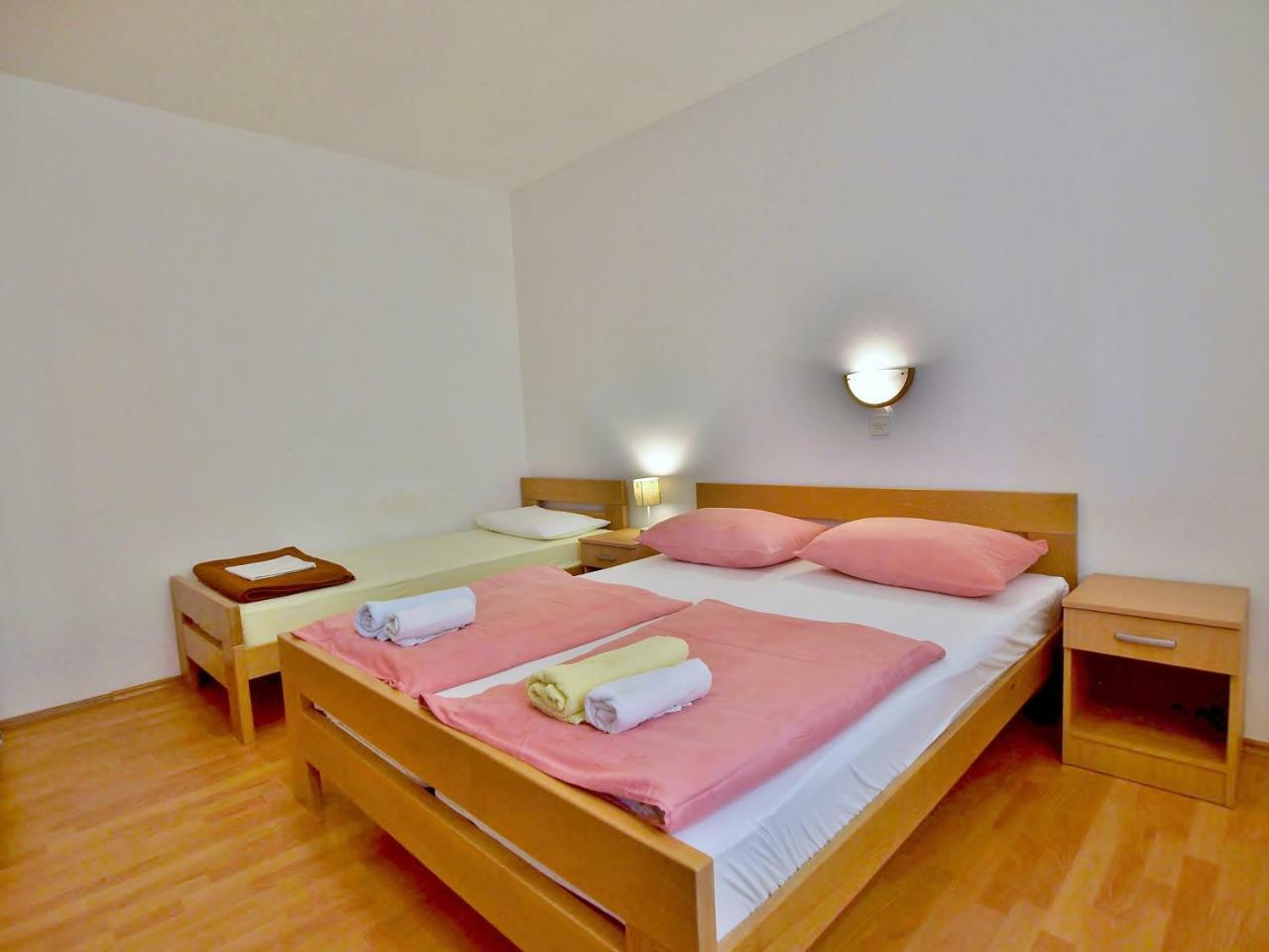 Feniks Apartmani Лопар Екстериор снимка